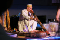 Paradiso plays the didgeridoo on stage. 